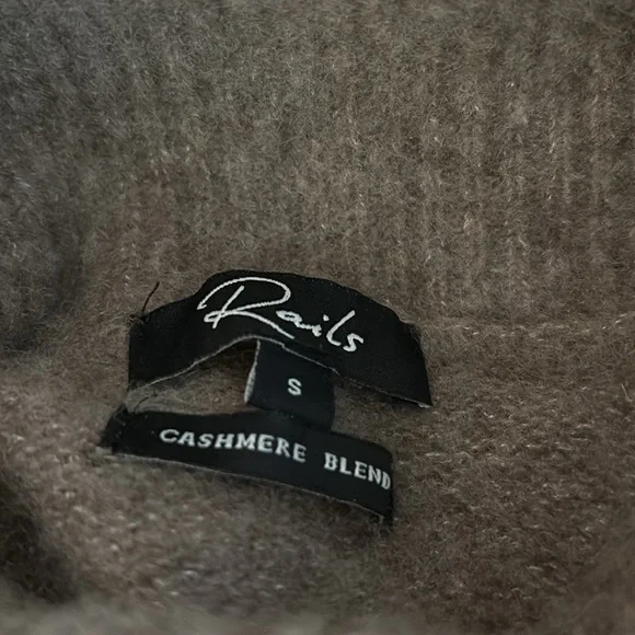 Rails Cashmere & silk blend beautiful sweater from Bloomingdale’s - Picture 7 of 11